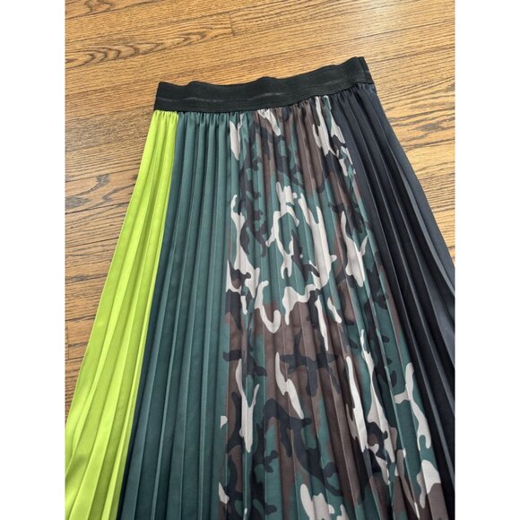Le Superbe Urban Camo Pleat Midi Skirt Black Mixed Print Size Large - Picture 3 of 8
